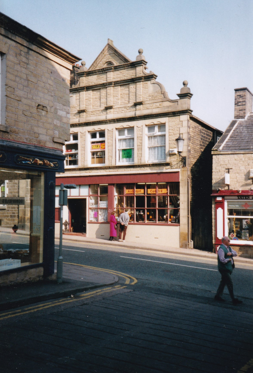 Bridge Street 1980s & 1990s
17-Buildings and the Urban Environment-05-Street Scenes-003-Bridge Street
Keywords: 1980