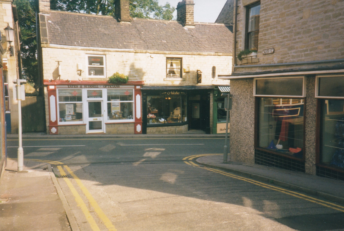 Bridge Street 1980s & 1990s
17-Buildings and the Urban Environment-05-Street Scenes-003-Bridge Street
Keywords: 1980