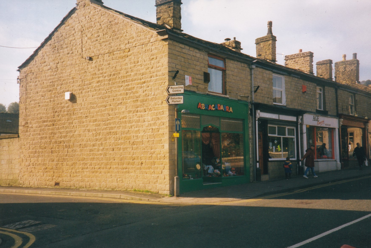 Bridge Street 1980s & 1990s
17-Buildings and the Urban Environment-05-Street Scenes-003-Bridge Street
Keywords: 1980