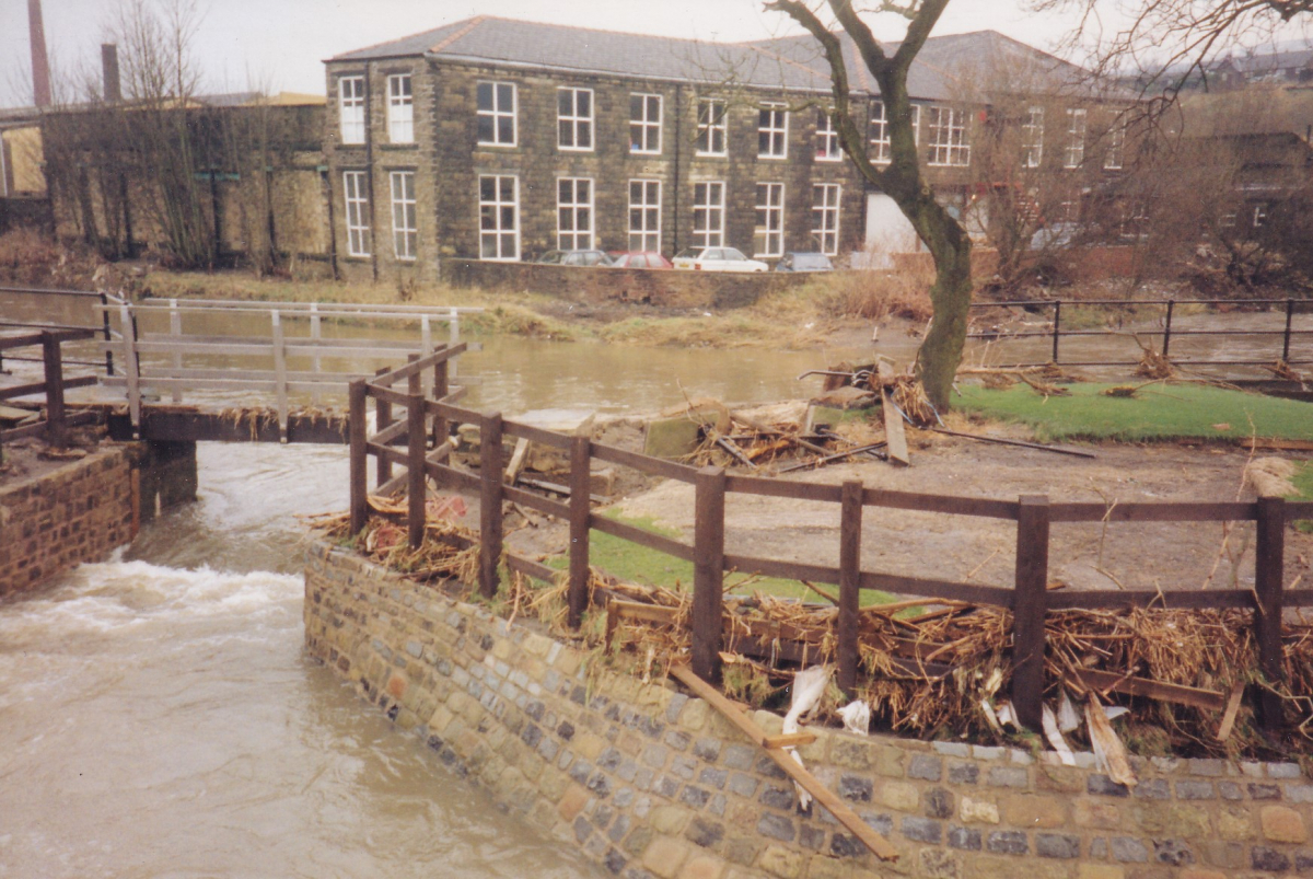 River Irwell at Bottom of Bridge Street looks like it was taken after flood 
17-Buildings and the Urban Environment-05-Street Scenes-003-Bridge Street
Keywords: 1980