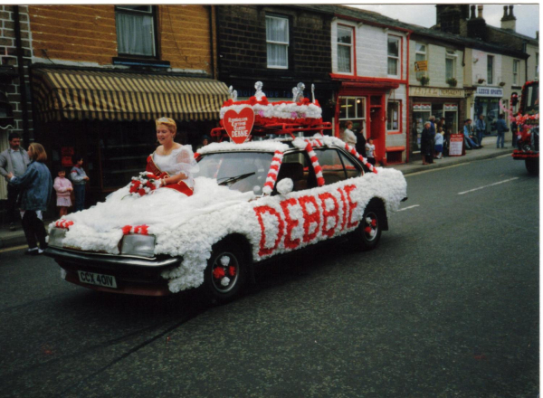 Carnival queen  , Floral car 'Debbie' 
14-Leisure-04-Events-008-Processions
Keywords: 1987