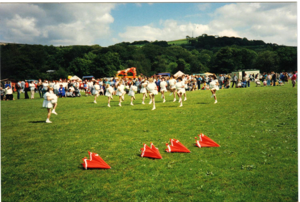 Morris dancers at country fair , Nuttall Park
14-Leisure-04-Events-001-Nuttall Park Events
Keywords: 1987