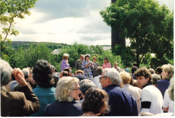 First day of steam , crowd view of the speeches
14-Leisure-04-Events-007-Return of Steam 1987
Keywords: 1987