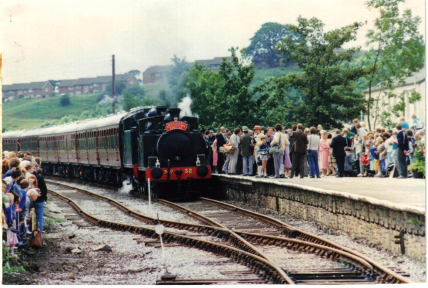 First steam train arriving 
14-Leisure-04-Events-007-Return of Steam 1987
Keywords: 1987