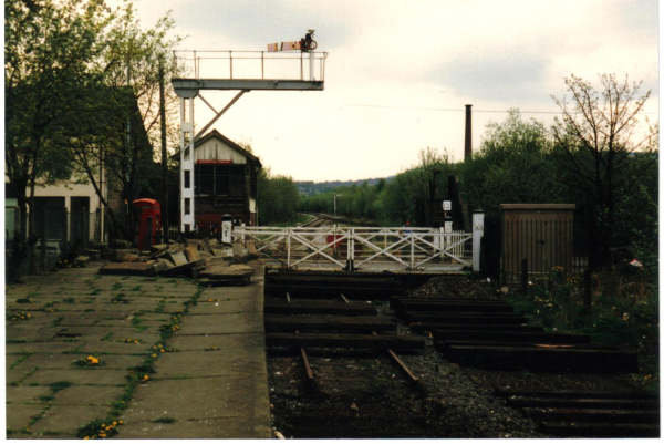 Crossing gates and railway sleepers ready for laying
16-Transport-03-Trains and Railways-000-General
Keywords: 1987