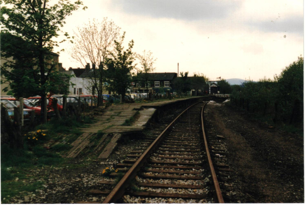 Length of track at approach to the  station 
16-Transport-03-Trains and Railways-000-General
Keywords: 1987