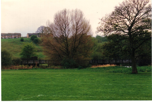 Railway line from Nuttall Park
14-Leisure-01-Parks and Gardens-001-Nuttall Park General
Keywords: 1987