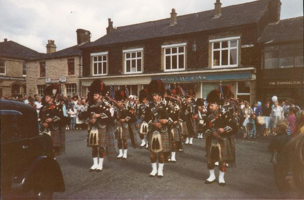 Scottish pipers on first day of steam 
14-Leisure-04-Events-007-Return of Steam 1987
Keywords: 1987