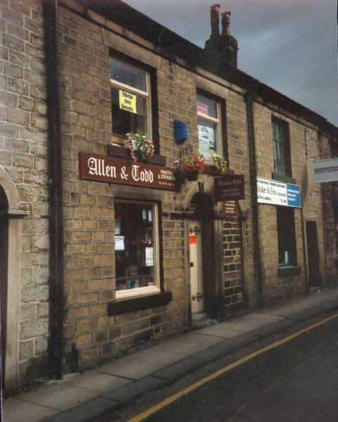 Allen and Todd stationers 
17-Buildings and the Urban Environment-05-Street Scenes-026-Square Street area
Keywords: 1987