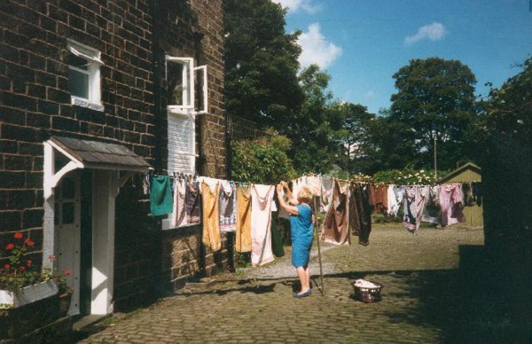 Carr Bank cottages
17-Buildings and the Urban Environment-05-Street Scenes-006-Carr Street and Tanners area
Keywords: 1987