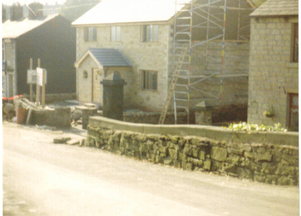 New house being built  on Springwood Street 
17-Buildings and the Urban Environment-05-Street Scenes-006-Carr Street and Tanners area
Keywords: 1988