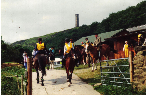 Horse riding by Holcombe Hill 
18-Agriculture and the Natural Environment-03-Topography and Landscapes-001-Holcombe Hill
Keywords: 1988