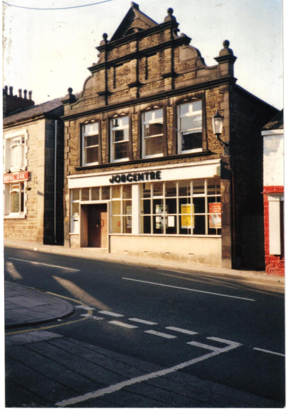 Jobcentre , Ex Co-op building  Bridge St 
17-Buildings and the Urban Environment-05-Street Scenes-003-Bridge Street
Keywords: 1988