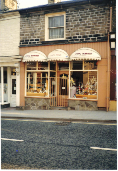 Ken Rose , Bridge St 
17-Buildings and the Urban Environment-05-Street Scenes-003-Bridge Street
Keywords: 1988