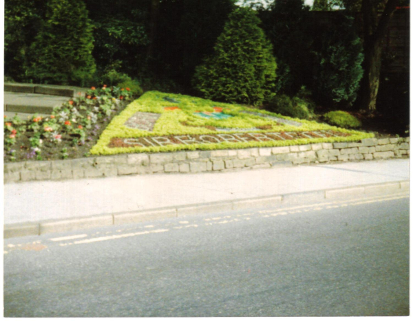 Sir Robert Peel Memorial Gardens  Holcombe Brook 
17-Buildings and the Urban Environment-05-Street Scenes-013-Holcombe Brook Area
Keywords: 1988