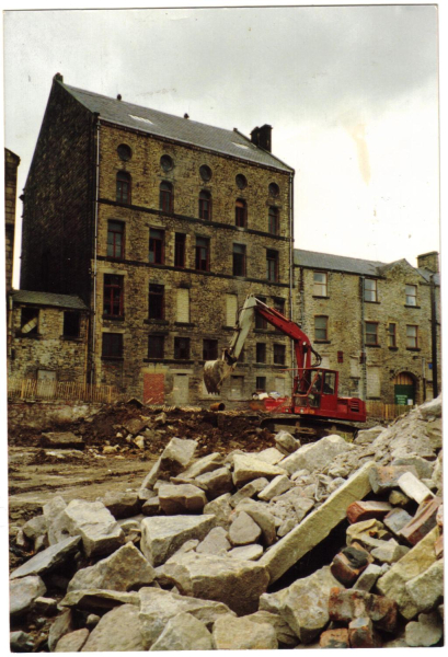 Square St redevelopment 
17-Buildings and the Urban Environment-05-Street Scenes-026-Square Street area
Keywords: 1988