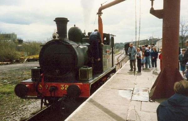 Watering the engine 
16-Transport-03-Trains and Railways-000-General
Keywords: 1988