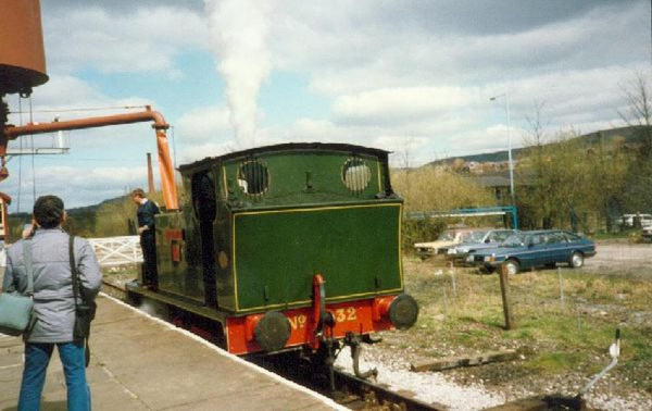 Watering the engine 
16-Transport-03-Trains and Railways-000-General
Keywords: 1988