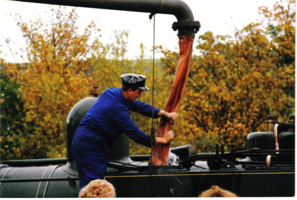 Filling the train with water
16-Transport-03-Trains and Railways-000-General
Keywords: 1989