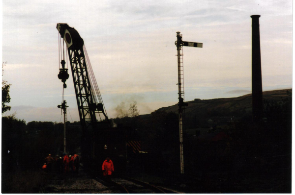 Erecting a new signal pole 
16-Transport-03-Trains and Railways-000-General
Keywords: 1989