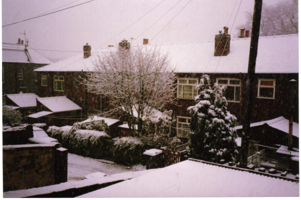 Easter Snow  in Ramsbottom 
17-Buildings and the Urban Environment-05-Street Scenes-000-General
Keywords: 1989