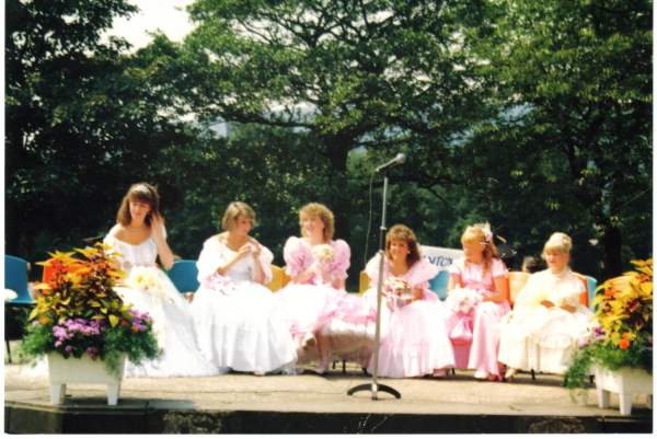 Carnival Queen  in Nuttall Park
14-Leisure-01-Parks and Gardens-001-Nuttall Park General
Keywords: 1989