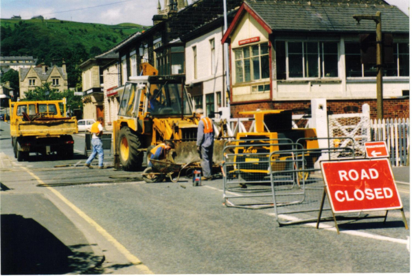 Building the level crossing on Bridge Street
16-Transport-03-Trains and Railways-000-General

Keywords: 1990