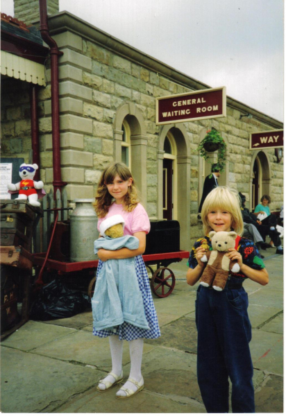 Teddy bears picnic day at the railway station 
16-Transport-03-Trains and Railways-000-General

Keywords: 1990