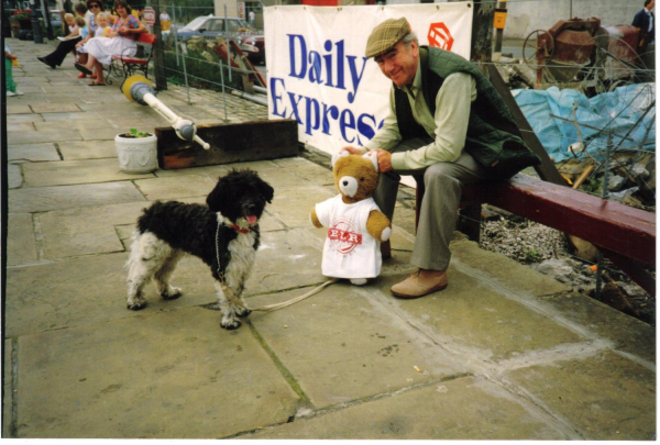 Teddy bears picnic day at the railway station 
16-Transport-03-Trains and Railways-000-General

Keywords: 1990