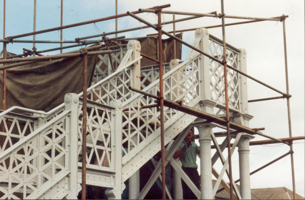 Painting the railway bridge at Ramsbottom station
16-Transport-03-Trains and Railways-000-General

Keywords: 1990