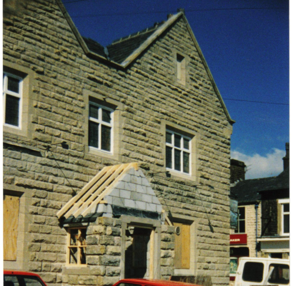 Building work at The Railway Hotel 
14-Leisure-05-Pubs-024-Railway

Keywords: 1990