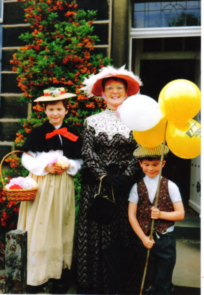 Doris Hibbert and grandchildren dressed up for the Victorian Market 
14-Leisure-04-Events-006-Markets
Keywords: 0