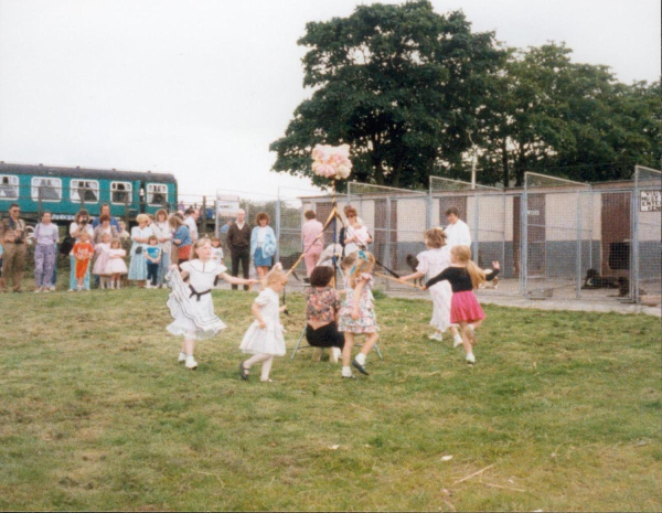 Maypole Dance at Bleakholt 
19-Animals and Plants-01-General-001-Bleakholt Animal Sanctuary
Keywords: 1991