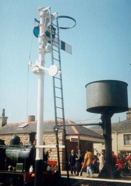 First train to Rawtenstall at Ramsbottom station
16-Transport-03-Trains and Railways-000-General
Keywords: 1991