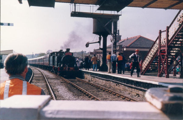 First train to Rawtenstall at Ramsbottom Station
16-Transport-03-Trains and Railways-000-General
Keywords: 1993