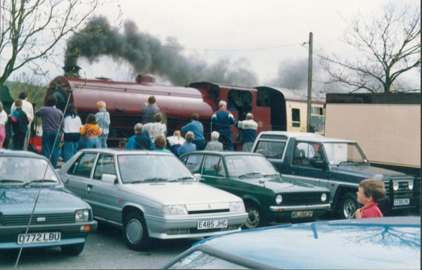 First train to Rawtenstall at Ramsbottom Station
16-Transport-03-Trains and Railways-000-General
Keywords: 1993