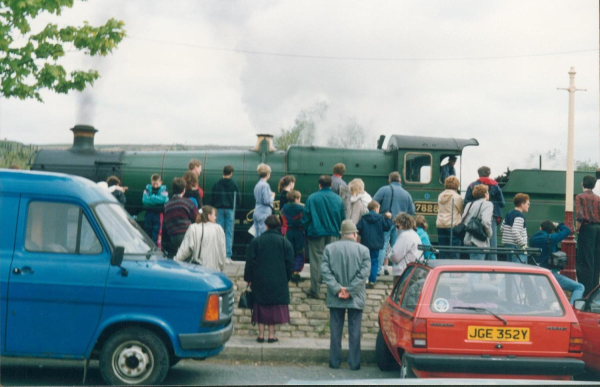 First train to Rawtenstall at Ramsbottom Station
16-Transport-03-Trains and Railways-000-General
Keywords: 1993