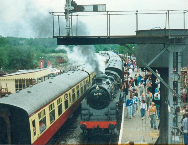 Spring Bank Weekend - trains waiting at the platform
16-Transport-03-Trains and Railways-000-General
Keywords: 1991