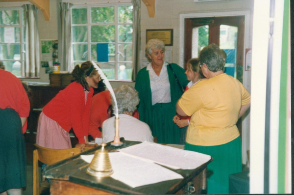 Holcombe School visit to R.H.S.
05-Education-01-Primary Schools-001-Emanuel Holcombe Church of England Primary School
Keywords: 1992