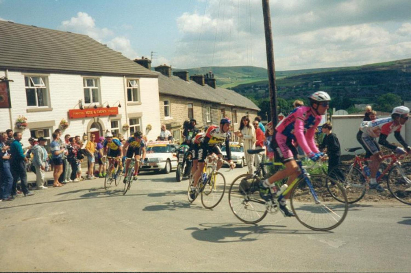 Kellogg's Round Britain cycle race outside the Rose and CrownKellogg's
 Round Britain race outside the Rose and Crown
14-Leisure-02-Sport and Games-007-Cycling and Cycle Races
Keywords: 1993