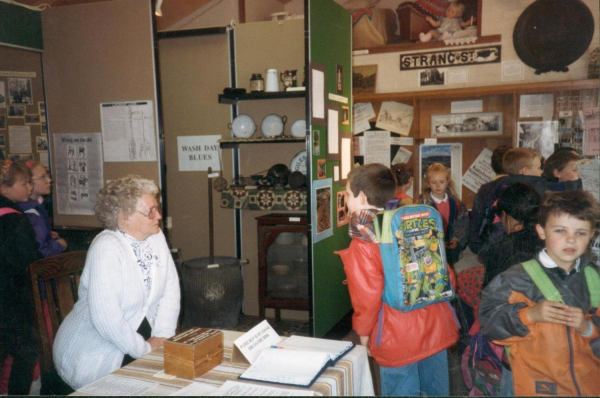 School visit to Heritage Centre 
01-Ramsbottom Heritage Society-01-RHS Activities-017-Heritage Centre
Keywords: 1993