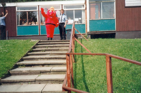 Welliephant visits the playgroup at the Youth Centre on Central Street
17-Buildings and the Urban Environment-05-Street Scenes-008-Central Street
Keywords: 1993