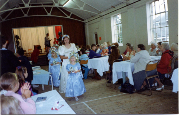 Edenfield Rose Queen
06-Religion-02-Church Activities-004-Church of England -  Edenfield Parish Church
Keywords: 1994