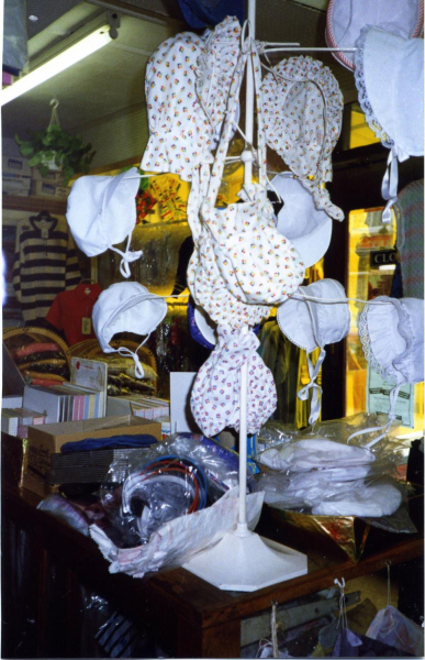 Summer bonnets - inside Clarks drapers on Bolton Street
17-Buildings and the Urban Environment-05-Street Scenes-031 Bolton Street
Keywords: 1994