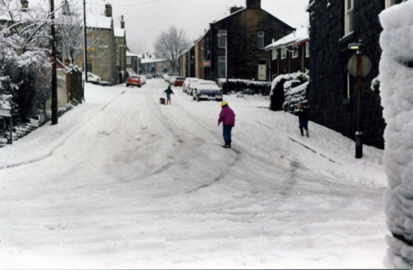 Youngsters on snow bound roads 
17-Buildings and the Urban Environment-05-Street Scenes-000-General
Keywords: 1994