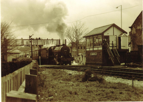 East Lancs Railway at Ramsbottom including signal box
16-Transport-03-Trains and Railways-000-General
Keywords: 1995