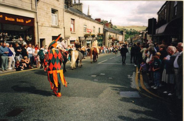 Ramsbottom 2000 fair procession at the top of Bridge Street
17-Buildings and the Urban Environment-05-Street Scenes-003-Bridge Street
Keywords: 1995