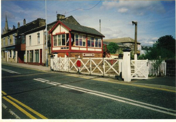 Railway Level Crossing across Bridge Street
16-Transport-03-Trains and Railways-000-General
Keywords: 1995