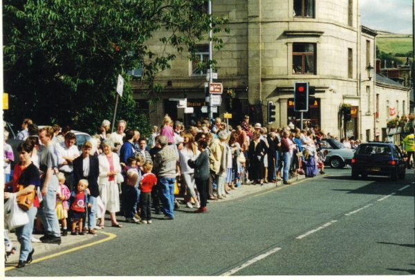 Waiting for Lady Godiva on Carr Street
17-Buildings and the Urban Environment-05-Street Scenes-006-Carr Street and Tanners area
Keywords: 1995