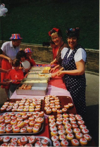 Holcombe Emmanuel School commemorating 50 years since VE day
05-Education-01-Primary Schools-001-Emanuel Holcombe Church of England Primary School
Keywords: 1995